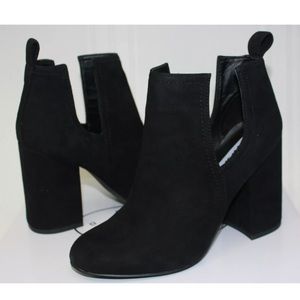NWOB Steve Madden Black Suede Ankle Booties Sz 8M